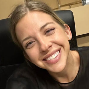 Meet your Posher, Cassandra